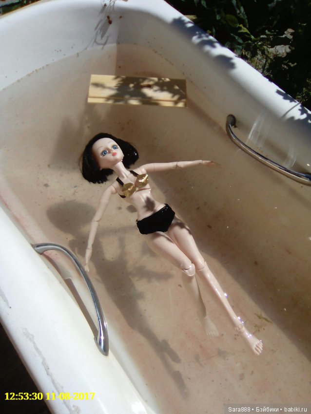 Изабелла и Криша ходили купаться (фото 4)