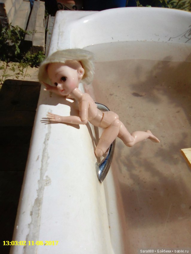 Изабелла и Криша ходили купаться