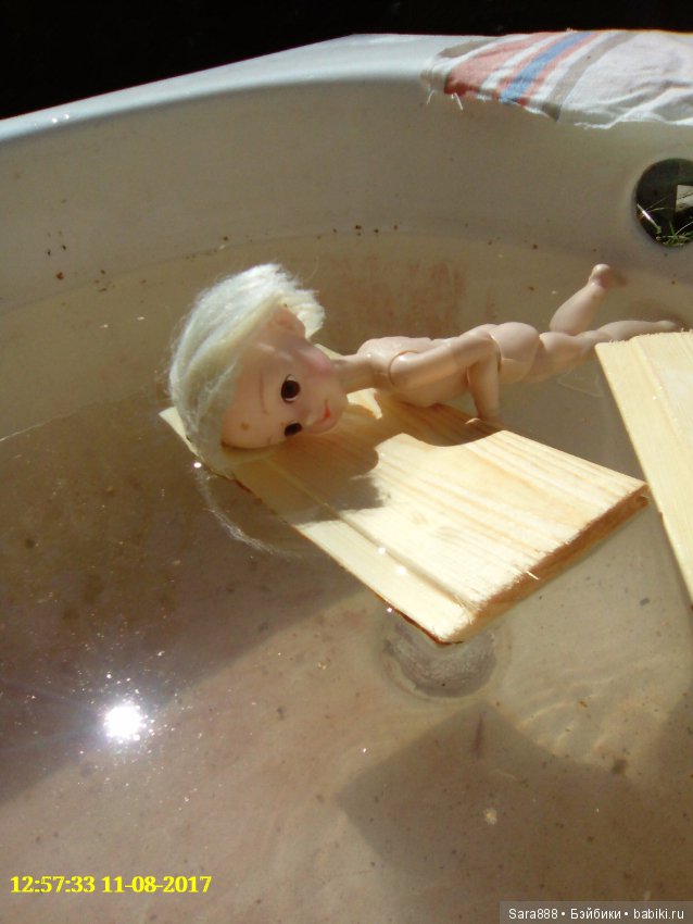 Изабелла и Криша ходили купаться (фото 8)