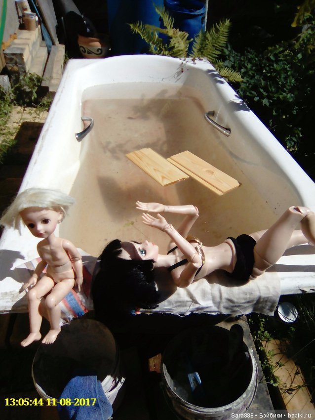 Изабелла и Криша ходили купаться