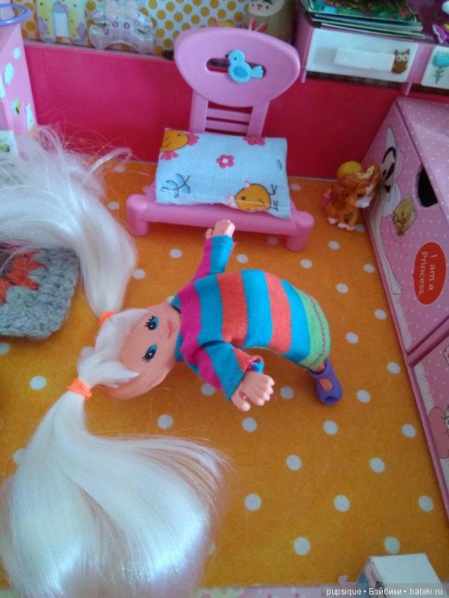 Что делает Венди когда просыпается, плоская гибкая винтажная кукла Flatsy (фото 6)