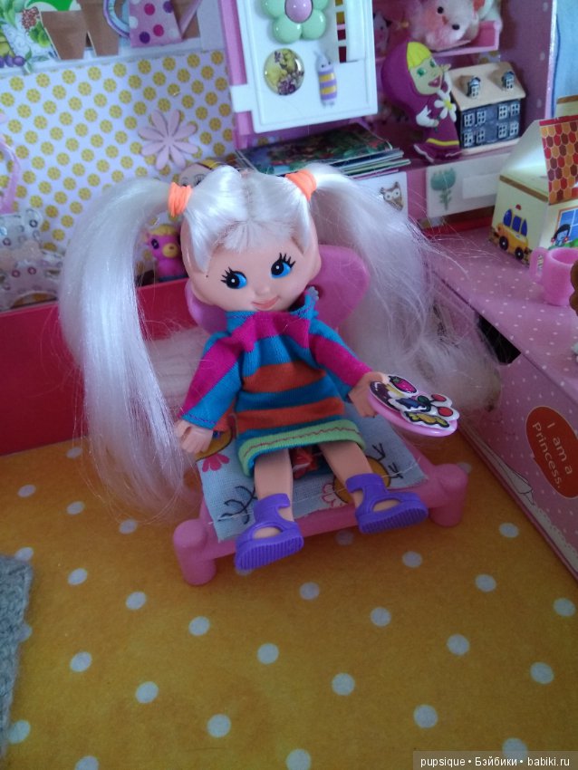 Что делает Венди когда просыпается, плоская гибкая винтажная кукла Flatsy