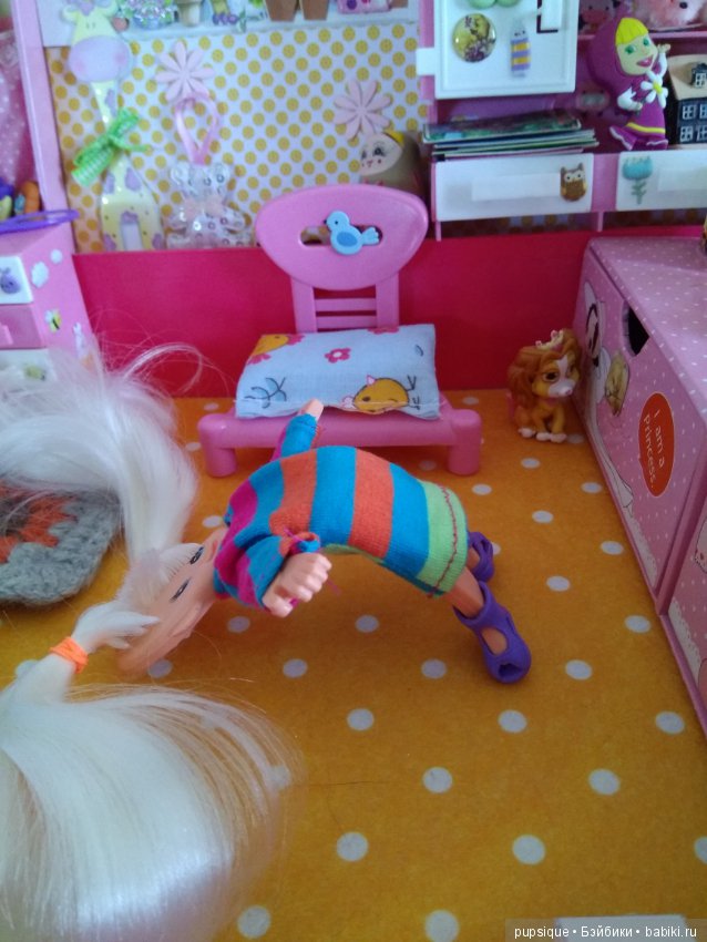 Что делает Венди когда просыпается, плоская гибкая винтажная кукла Flatsy (фото 7)