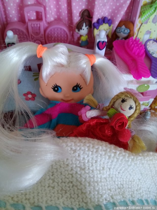 Что делает Венди когда просыпается, плоская гибкая винтажная кукла Flatsy (фото 2)