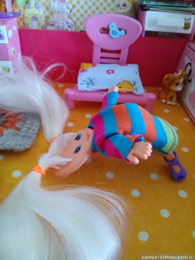 Что делает Венди когда просыпается, плоская гибкая винтажная кукла Flatsy (фото 8)