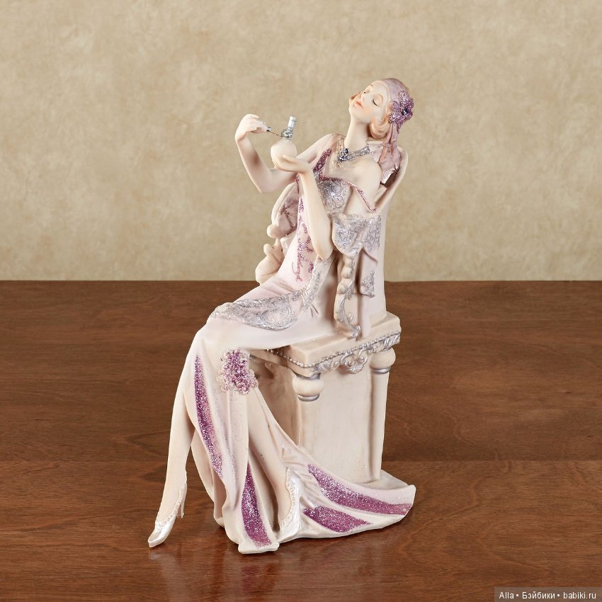 Фарфоровые статуэтки компании English Ladies