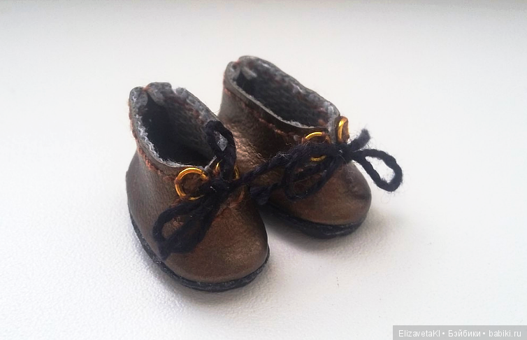 Не сижу без дела, руки делают обувь