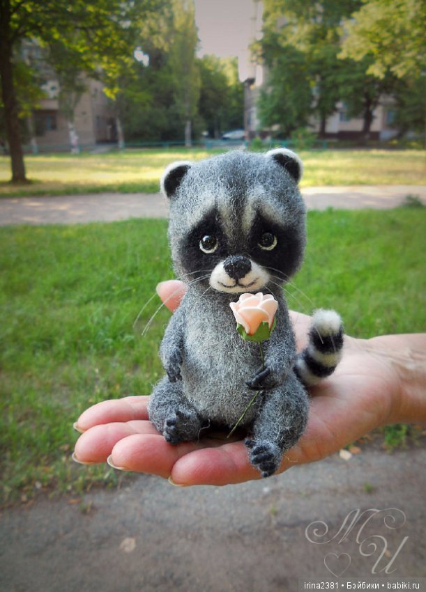 Ручной енотик Крош — Валяные игрушки из шерсти: сухое валяние