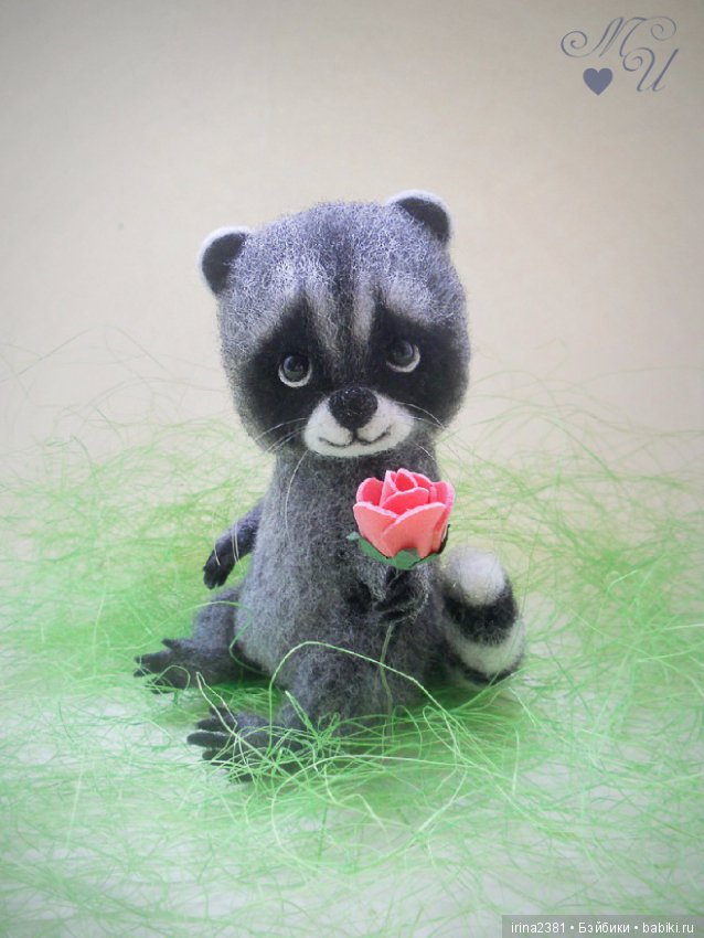 Ручной енотик Крош — Валяные игрушки из шерсти: сухое валяние (фото 2)