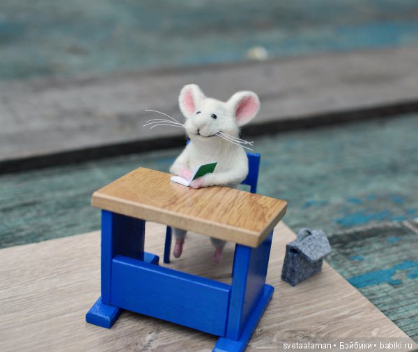 А мышки уже приготовились к школе