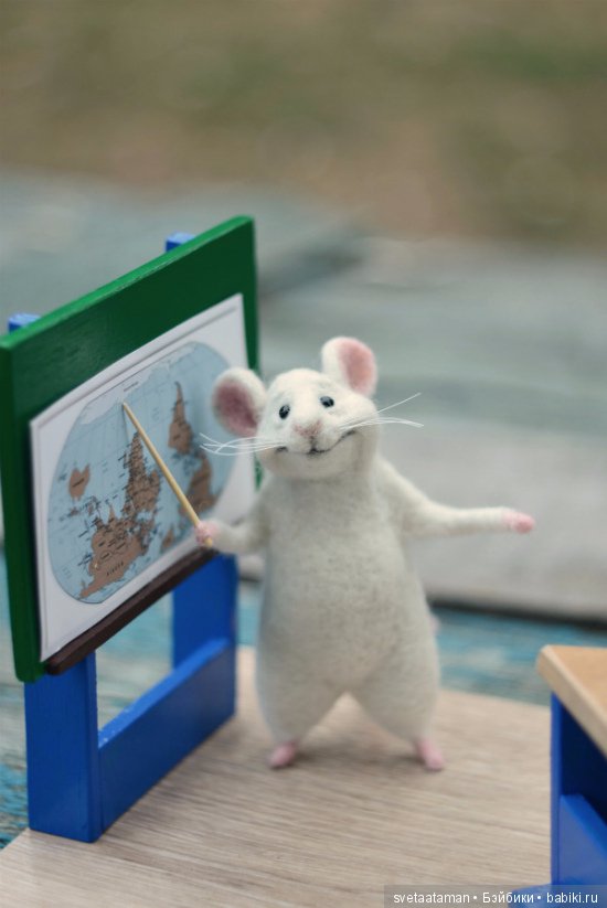 А мышки уже приготовились к школе