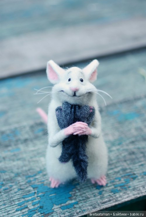 А мышки уже приготовились к школе