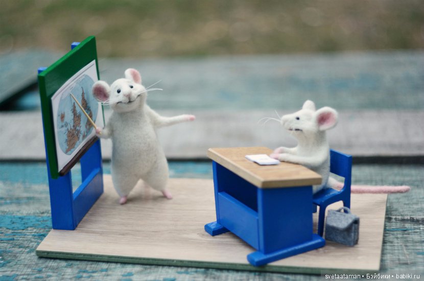 А мышки уже приготовились к школе