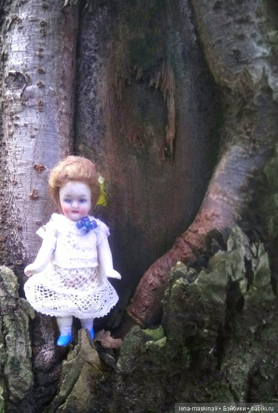 Осень, тёплые деньки. Парк, День города. Марселька (Антикварная куколка) на природе (фото 9)