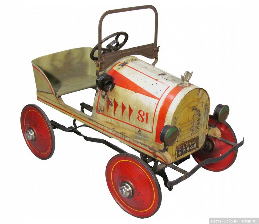 Антикварные педальные машинки