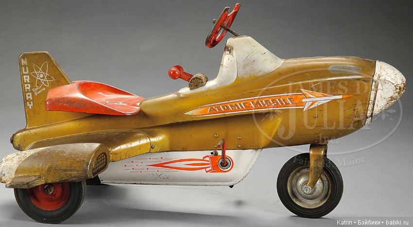 Антикварные педальные машинки