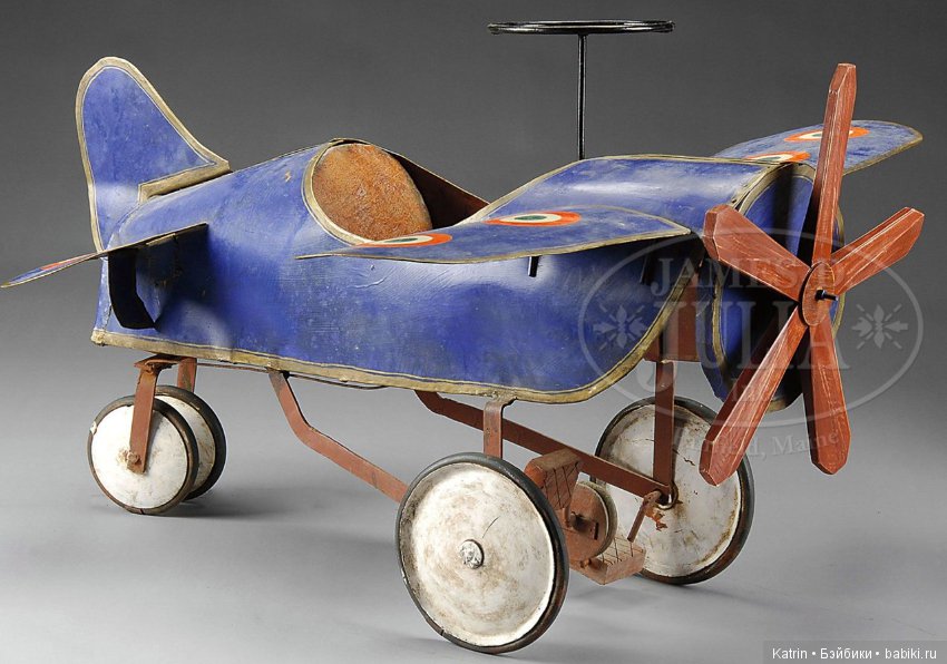 Антикварные педальные машинки