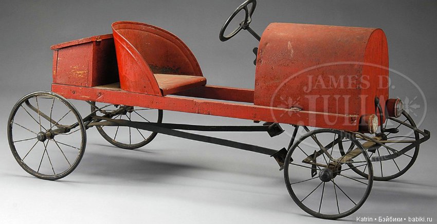 Антикварные педальные машинки