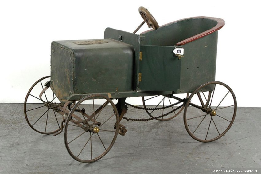 Антикварные педальные машинки