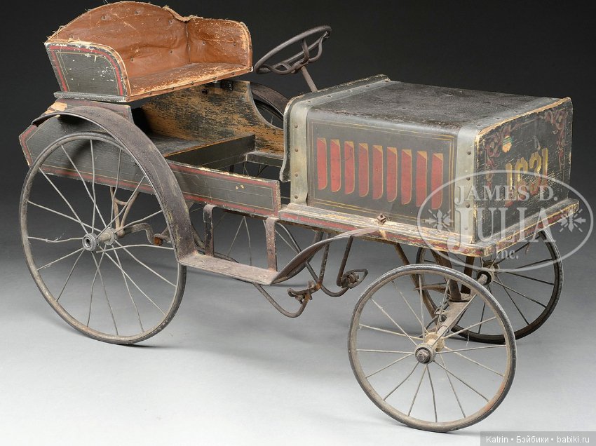 Антикварные педальные машинки