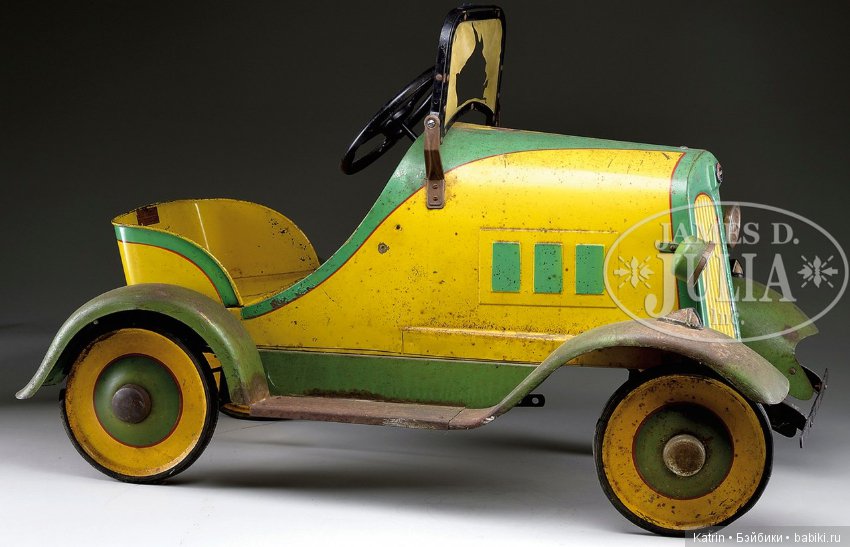 Антикварные педальные машинки