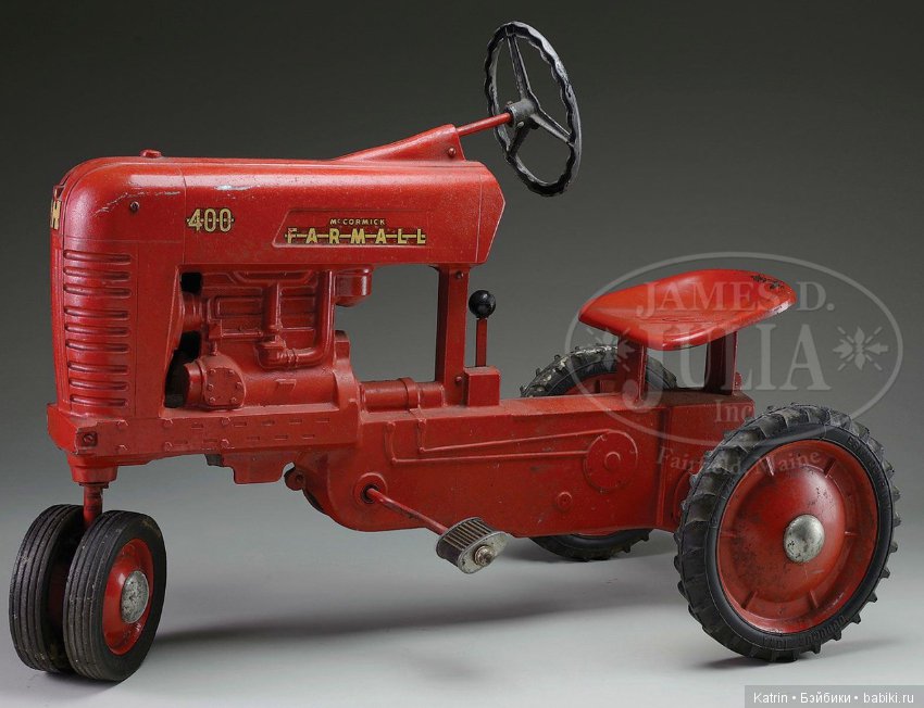 Антикварные педальные машинки