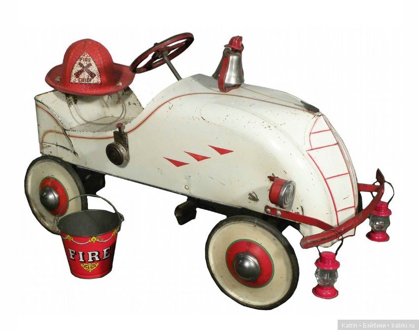 Антикварные педальные машинки