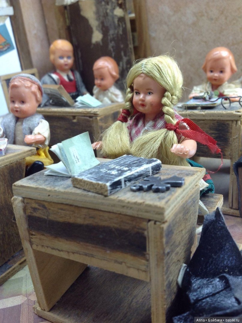 Школа — Антикварные игрушки и домики: елочные украшения (фото 6)