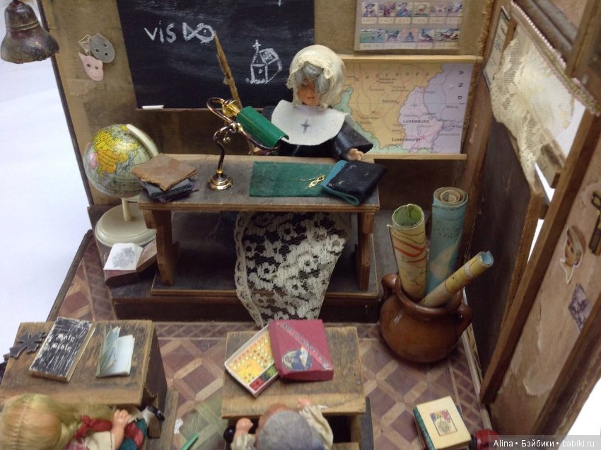 Школа — Антикварные игрушки и домики: елочные украшения (фото 4)