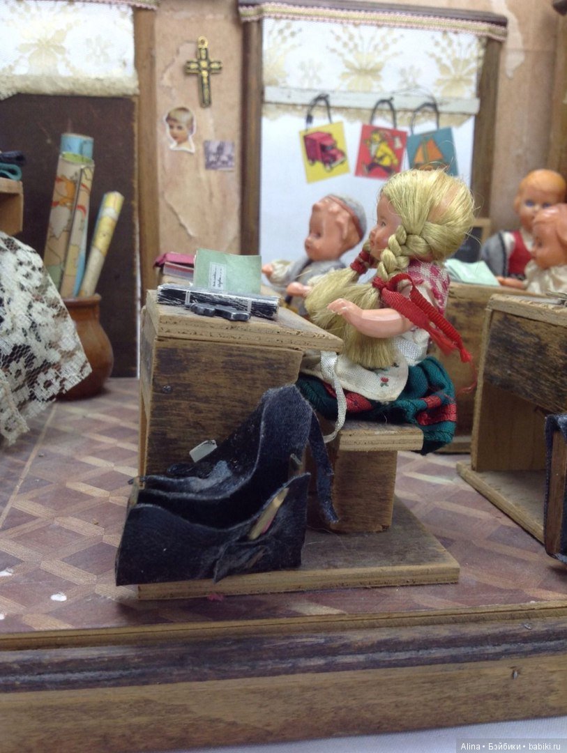 Школа — Антикварные игрушки и домики: елочные украшения (фото 7)