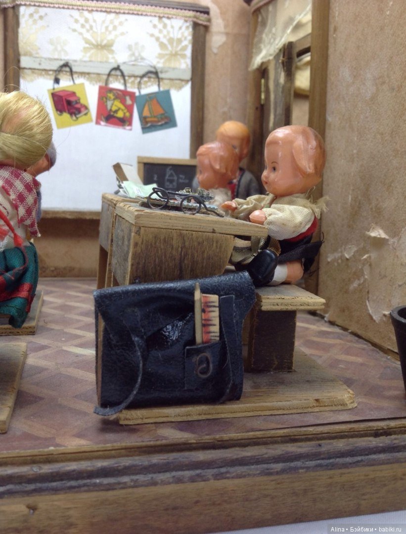 Школа — Антикварные игрушки и домики: елочные украшения (фото 9)