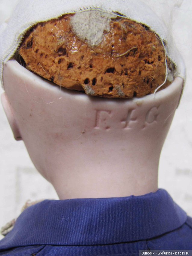 Интересная маленькая Block Letter FG Bebe Bru-type Body