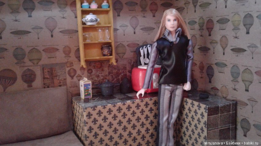 Кукольная кухня на полке стеллажа: румбокс (фото 6)