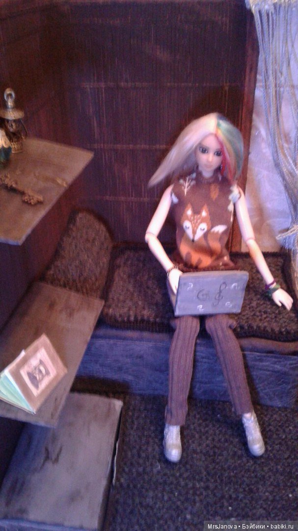 Румбокс для куклы 30 см ростом. Комната Джареда (фото 5)