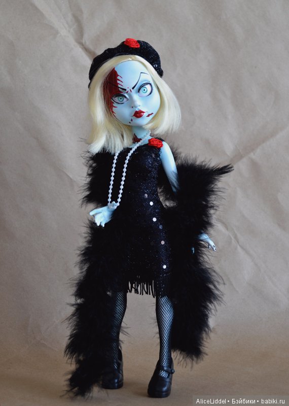Маленькая, не совсем живая звезда, а именно, Living Dead Dolls Fashion Victims Series 2, Hollywood (фото 5)