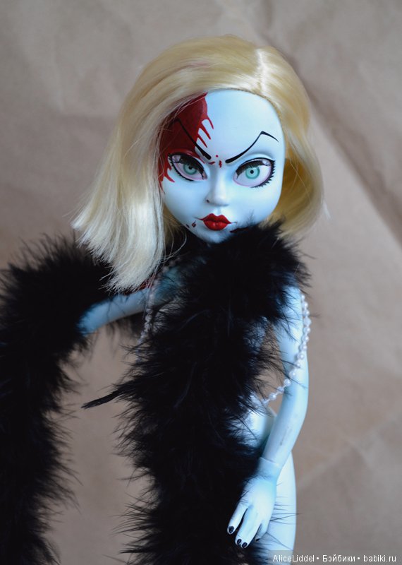Маленькая, не совсем живая звезда, а именно, Living Dead Dolls Fashion Victims Series 2, Hollywood (фото 3)