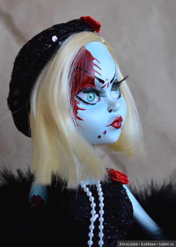 Маленькая, не совсем живая звезда, а именно, Living Dead Dolls Fashion Victims Series 2, Hollywood (фото 8)