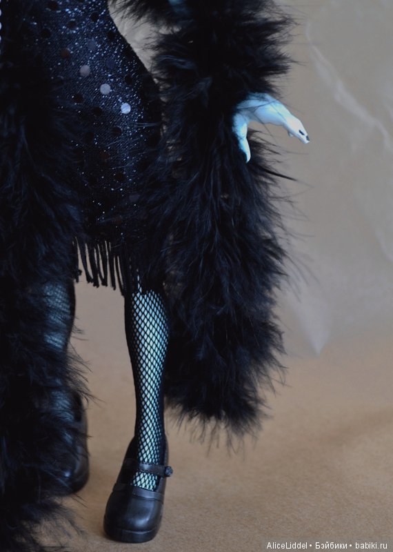 Маленькая, не совсем живая звезда, а именно, Living Dead Dolls Fashion Victims Series 2, Hollywood (фото 6)