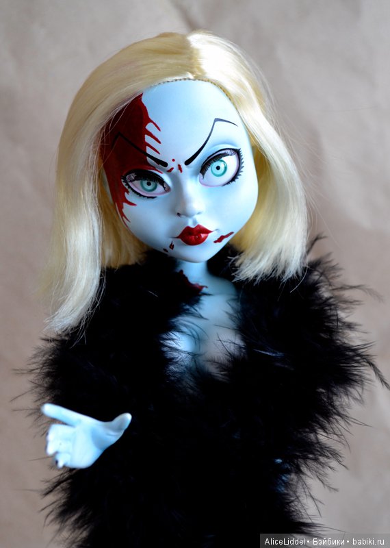 Маленькая, не совсем живая звезда, а именно, Living Dead Dolls Fashion Victims Series 2, Hollywood (фото 2)