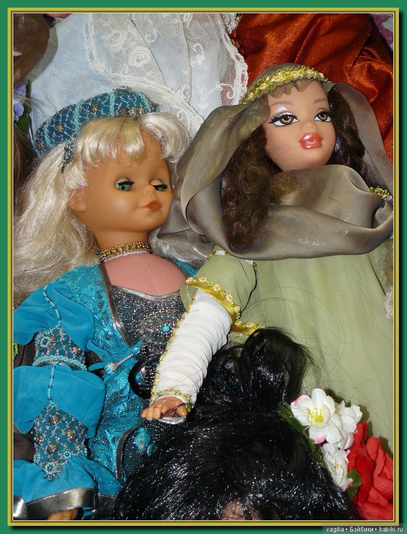 Спят усталые игрушки,куклы спят