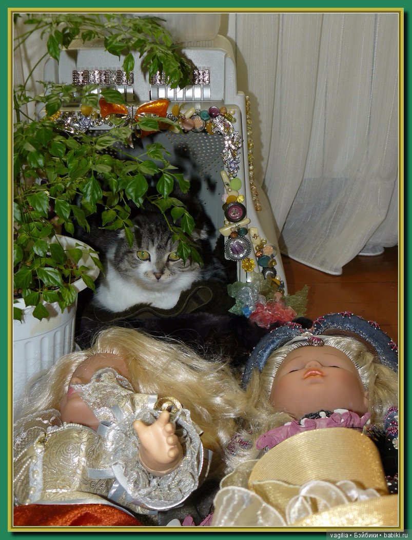 Спят усталые игрушки,куклы спят