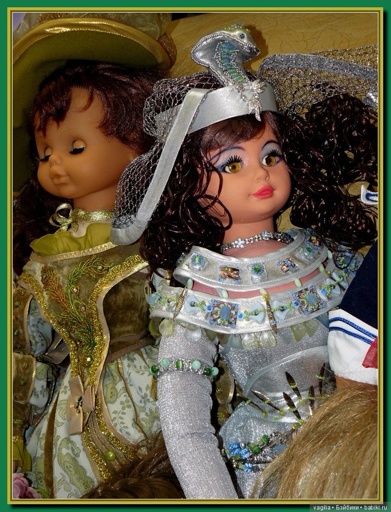 Спят усталые игрушки,куклы спят