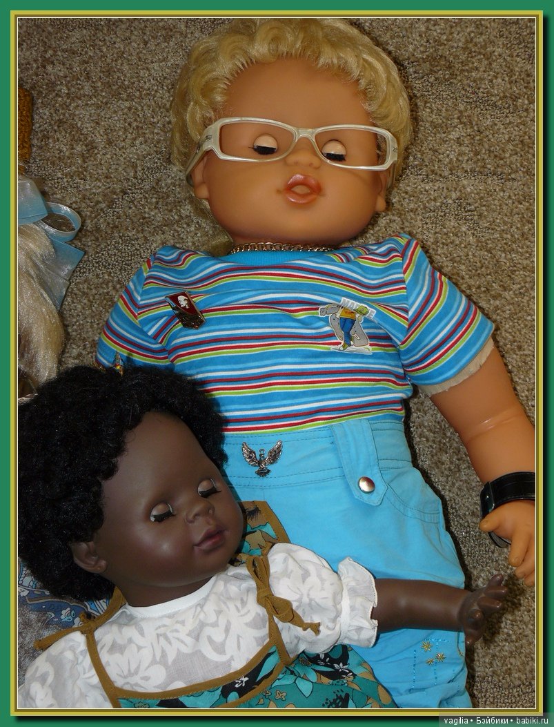 Спят усталые игрушки,куклы спят