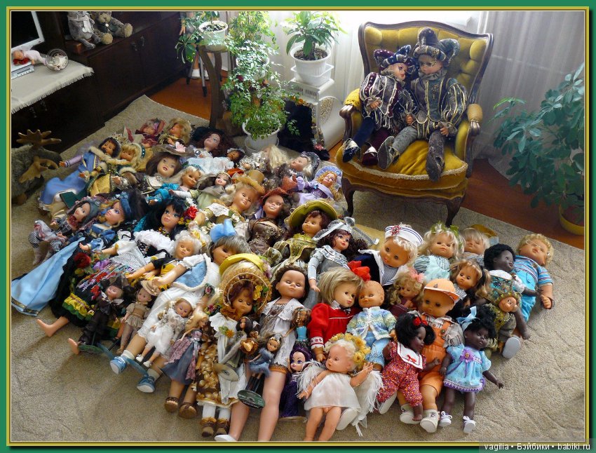 Спят усталые игрушки,куклы спят