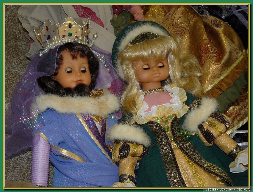 Спят усталые игрушки,куклы спят