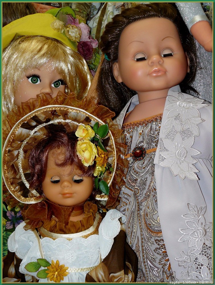 Спят усталые игрушки,куклы спят