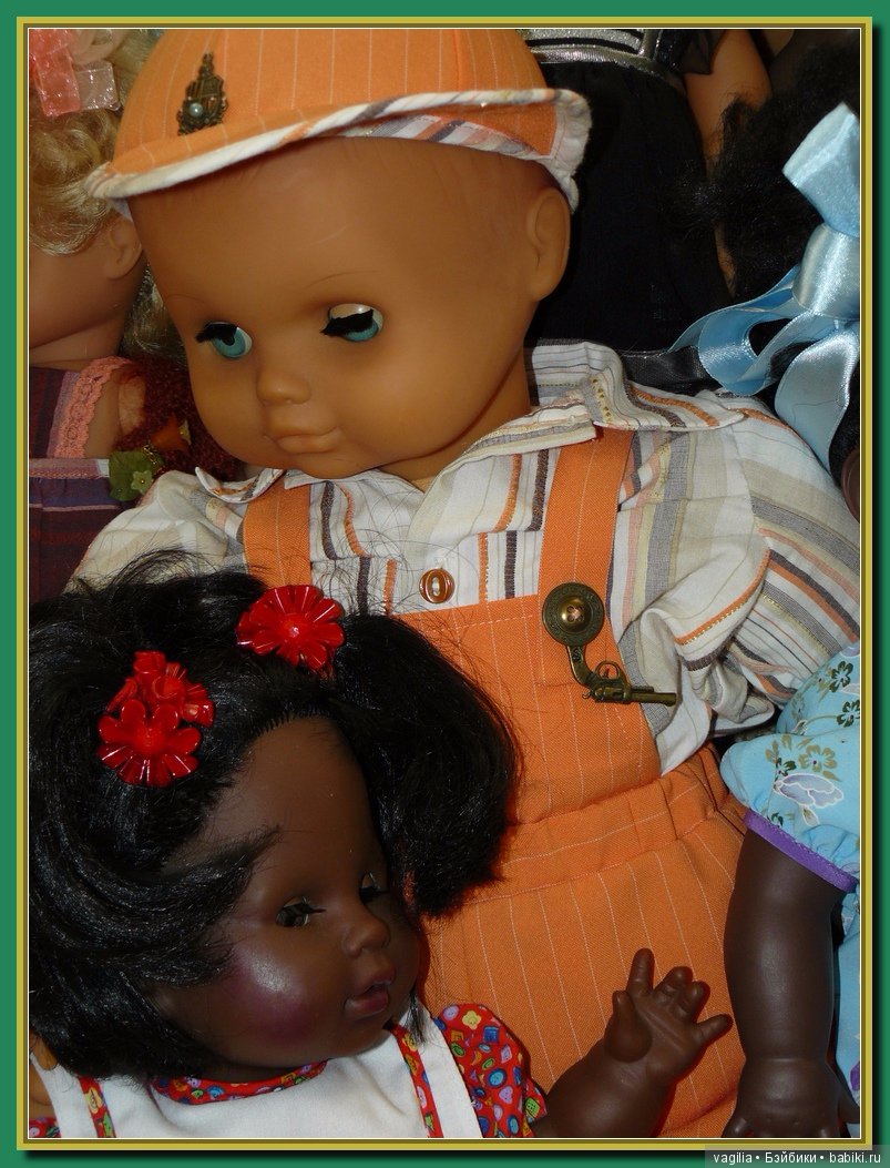 Спят усталые игрушки,куклы спят