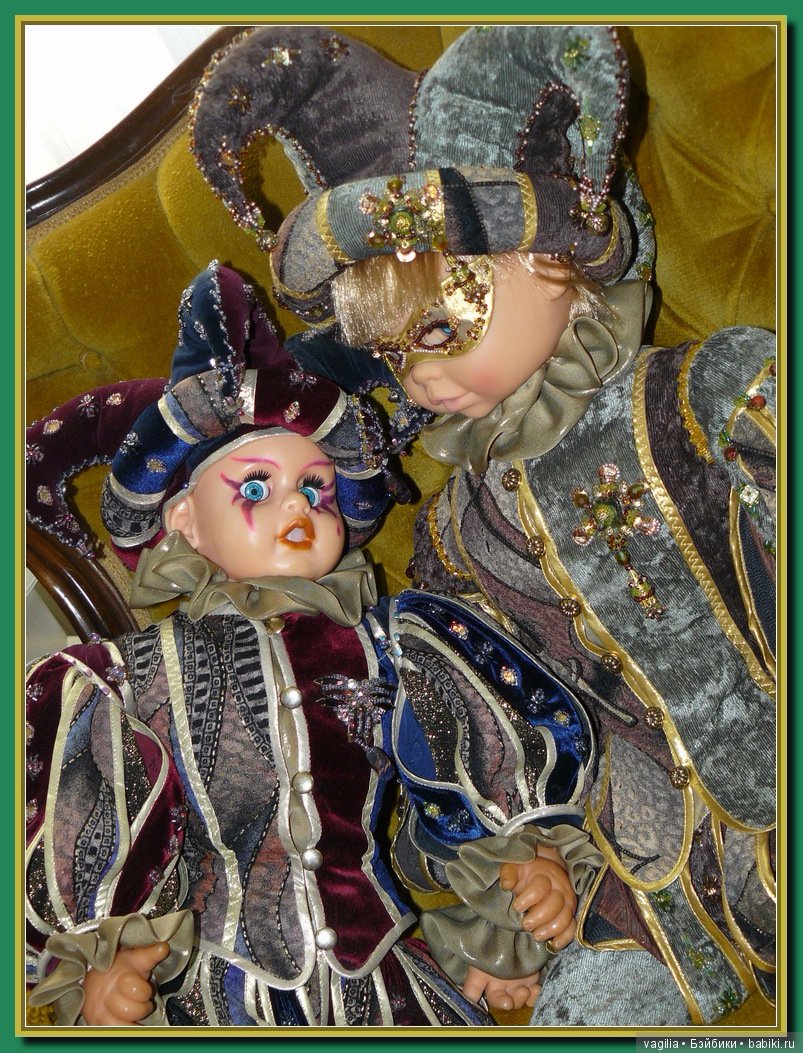 Спят усталые игрушки,куклы спят