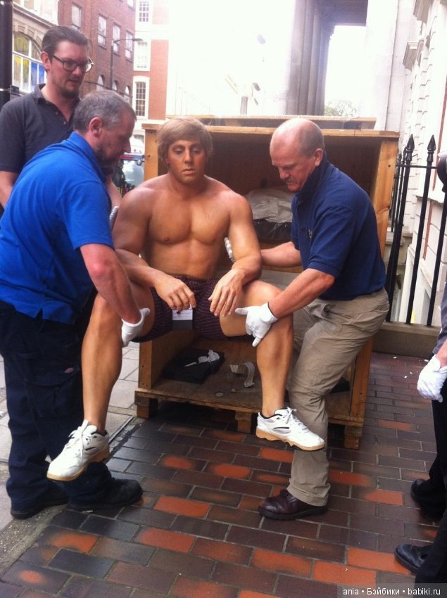 Американский скульптор-реалист Дуэйн Хэнсон