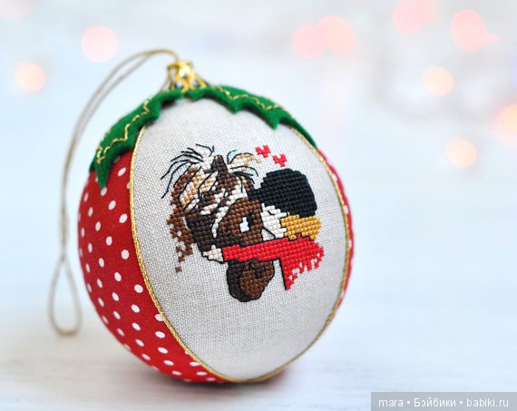 Вышитые крестиком елочные игрушки